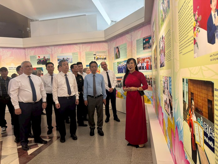 Tỏa sáng chân dung những người phụ nữ bình dị cao quý- Ảnh 1. Tỏa sáng chân dung những người phụ nữ bình dị cao quý- Ảnh 1.