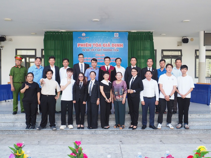 Học sinh hào hứng với Phiên tòa giả định tuyên truyền về Phòng chống bạo lực học đường- Ảnh 2. Học sinh hào hứng với Phiên tòa giả định tuyên truyền về Phòng chống bạo lực học đường- Ảnh 2.