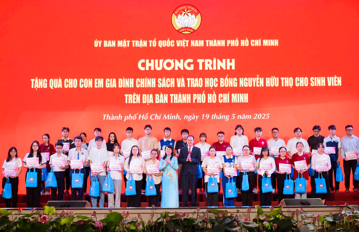 Ủy ban Mặt trận Tổ quốc Việt Nam TPHCM đón nhận danh hiệu Anh hùng Lao động- Ảnh 2.