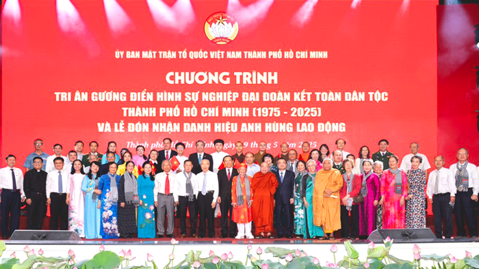 Ủy ban Mặt trận Tổ quốc Việt Nam TPHCM đón nhận danh hiệu Anh hùng Lao động- Ảnh 1.