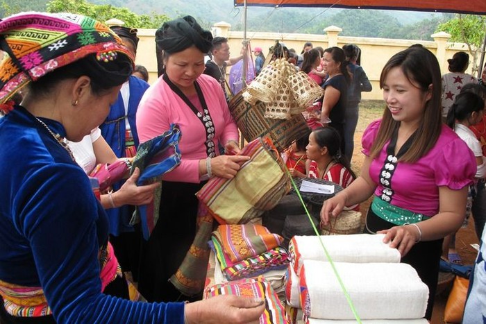 Nhiều rào cản với phụ nữ dân tộc thiểu số nâng cao quyền năng kinh tế- Ảnh 1. Nhiều rào cản với phụ nữ dân tộc thiểu số nâng cao quyền năng kinh tế- Ảnh 1.