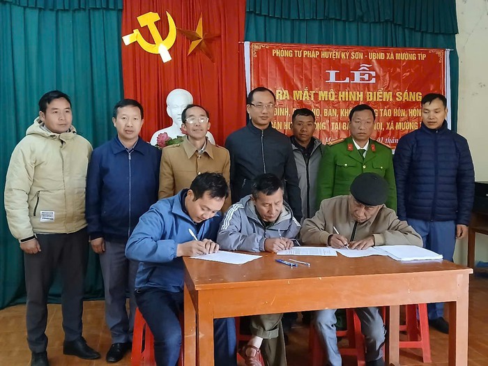 Tín hiệu tích cực từ "cuộc chiến" chống tảo hôn ở Kỳ Sơn- Ảnh 2. Tín hiệu tích cực từ "cuộc chiến" chống tảo hôn ở Kỳ Sơn- Ảnh 2.