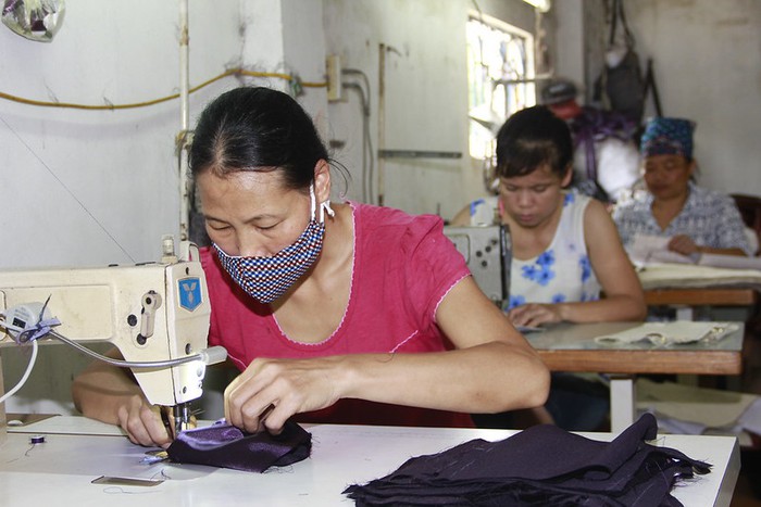 Khoảng trống năng lực tiếp cận thông tin của lao động dệt may- Ảnh 1. Khoảng trống năng lực tiếp cận thông tin của lao động dệt may- Ảnh 1.