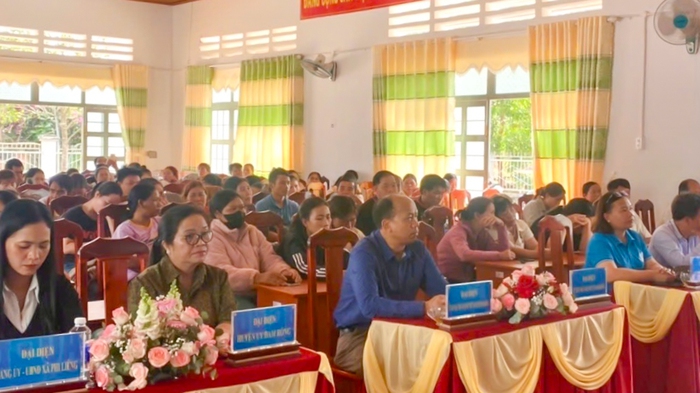 Hội LHPN Lâm Đồng truyền thông phòng chống tảo hôn và hôn nhân cận huyết ở các thôn đặc biệt khó khăn- Ảnh 1. Hội LHPN Lâm Đồng truyền thông phòng chống tảo hôn và hôn nhân cận huyết ở các thôn đặc biệt khó khăn- Ảnh 1.