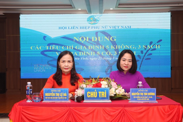 Hà Tĩnh: Khen thưởng 36 tập thể, 24 cá nhân tiêu biểu "xây dựng gia đình 5 không, 3 sạch"- Ảnh 1. Hà Tĩnh: Khen thưởng 36 tập thể, 24 cá nhân tiêu biểu "xây dựng gia đình 5 không, 3 sạch"- Ảnh 1.
