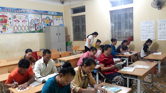 Lớp học xóa mù chữ giúp đồng bào vùng cao cải thiện kinh tế gia đình- Ảnh 1. Lớp học xóa mù chữ giúp đồng bào vùng cao cải thiện kinh tế gia đình- Ảnh 1.