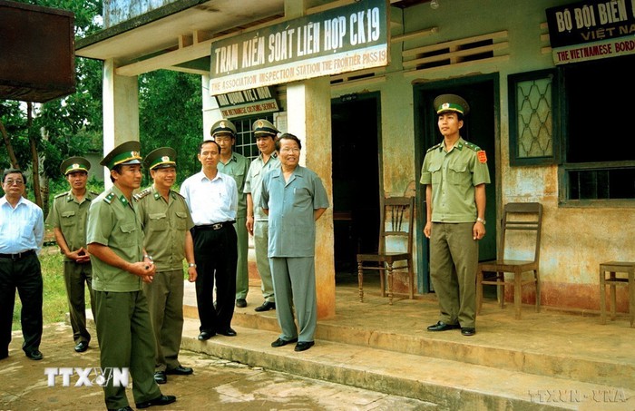 Đồng chí Trần Đức Lương - Nhà lãnh đạo có nhiều đóng góp quan trọng cho sự nghiệp đổi mới, phát triển đất nước và bảo vệ Tổ quốc- Ảnh 5. Đồng chí Trần Đức Lương - Nhà lãnh đạo có nhiều đóng góp quan trọng cho sự nghiệp đổi mới, phát triển đất nước và bảo vệ Tổ quốc- Ảnh 5.