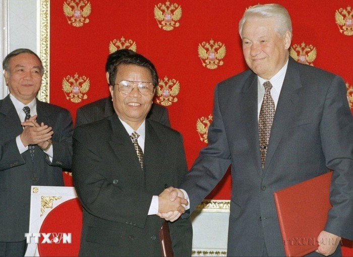 Đồng chí Trần Đức Lương - Nhà lãnh đạo có nhiều đóng góp quan trọng cho sự nghiệp đổi mới, phát triển đất nước và bảo vệ Tổ quốc- Ảnh 3. Đồng chí Trần Đức Lương - Nhà lãnh đạo có nhiều đóng góp quan trọng cho sự nghiệp đổi mới, phát triển đất nước và bảo vệ Tổ quốc- Ảnh 3.