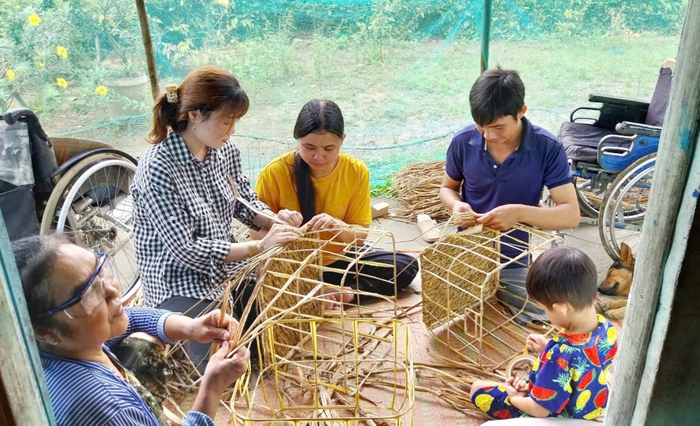 Chị Lê Thị Thủy dạy nghề, tạo việc làm cho nhiều hội viên, phụ nữ trên địa bàn Chị Lê Thị Thủy dạy nghề, tạo việc làm cho nhiều hội viên, phụ nữ trên địa bàn