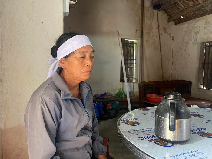Xót xa cảnh con gái 10 tháng tuổi trong đám tang của người cha vừa qua đời đột ngột- Ảnh 2.