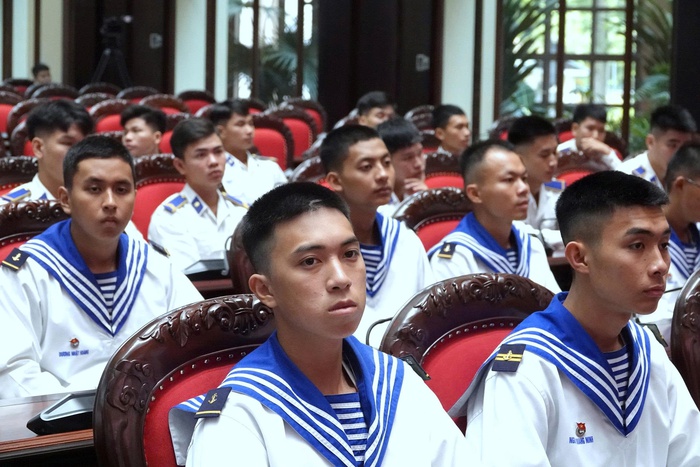 Bộ Quốc phòng tổ chức lấy ý kiến về dự thảo Nghị quyết sửa đổi, bổ sung Hiến pháp năm 2013- Ảnh 2.