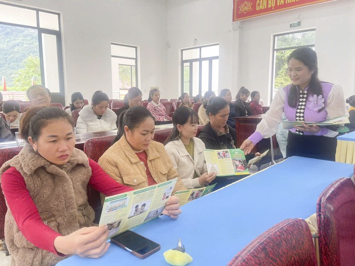 Tăng cường truyền thông, hỗ trợ người dân thoát nghèo thông tin- Ảnh 1. Tăng cường truyền thông, hỗ trợ người dân thoát nghèo thông tin- Ảnh 1.