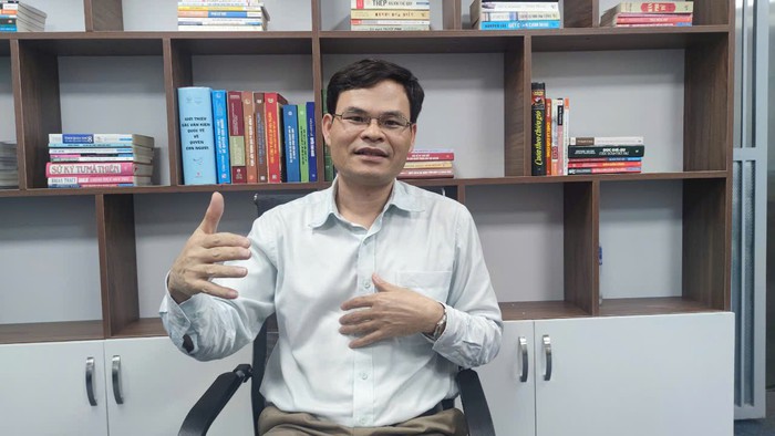 Hút thuốc lá nơi công cộng: Cần có lực lượng chuyên trách xử lý- Ảnh 3. Hút thuốc lá nơi công cộng: Cần có lực lượng chuyên trách xử lý- Ảnh 3.