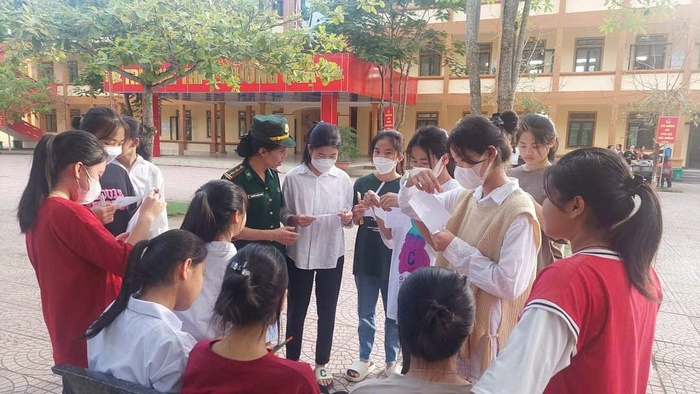 Nữ chiến sĩ biên phòng "ngược núi" chia sẻ khó khăn với người dân biên giới- Ảnh 2. Nữ chiến sĩ biên phòng "ngược núi" chia sẻ khó khăn với người dân biên giới- Ảnh 2.