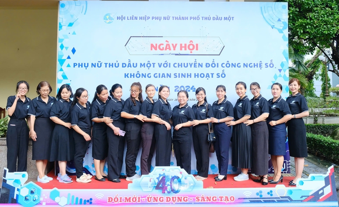 Bình Dương: Hỗ trợ phụ nữ lớn tuổi, phụ nữ dân tộc ứng dụng công nghệ vào đời sống- Ảnh 1.