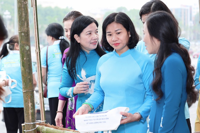 Hội LHPN Việt Nam hưởng ứng Tháng hành động vì môi trường năm 2025 và Ngày Môi trường thế giới 5/6- Ảnh 9. Hội LHPN Việt Nam hưởng ứng Tháng hành động vì môi trường năm 2025 và Ngày Môi trường thế giới 5/6- Ảnh 9.