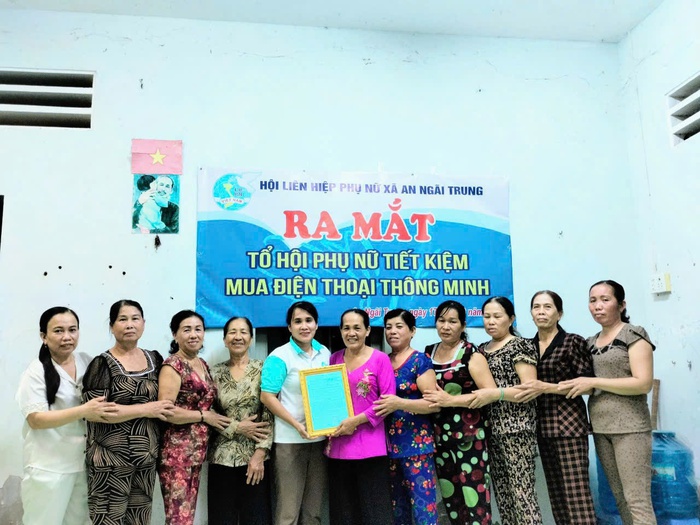 Độc đáo mô hình phụ nữ Bến Tre tiết kiệm mua điện thoại thông minh- Ảnh 1. Độc đáo mô hình phụ nữ Bến Tre tiết kiệm mua điện thoại thông minh- Ảnh 1.