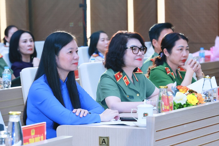 Biểu dương 20 "Phụ nữ Công an tiêu biểu" và 62 "Nữ Công an cơ sở xuất sắc" - Ảnh 1.