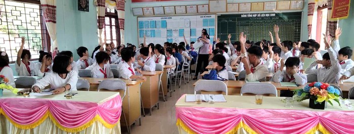 "Mẹ đã sinh con ở trạm y tế, con cũng nên như thế!"- Ảnh 2. "Mẹ đã sinh con ở trạm y tế, con cũng nên như thế!"- Ảnh 2.