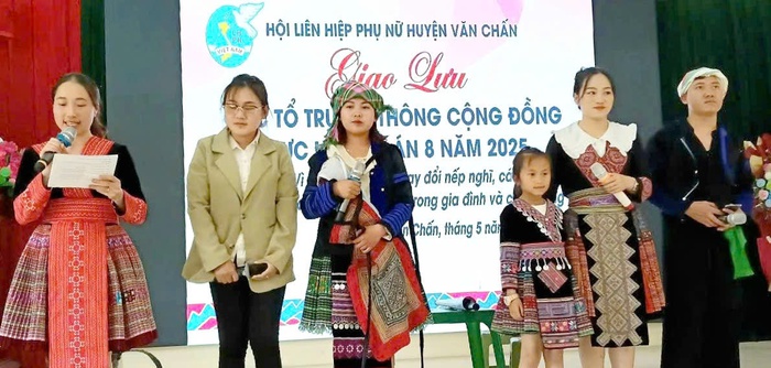 Truyền thông hướng về vùng khó, tạo sức lan tỏa trong cộng đồng- Ảnh 4. Truyền thông hướng về vùng khó, tạo sức lan tỏa trong cộng đồng- Ảnh 4.