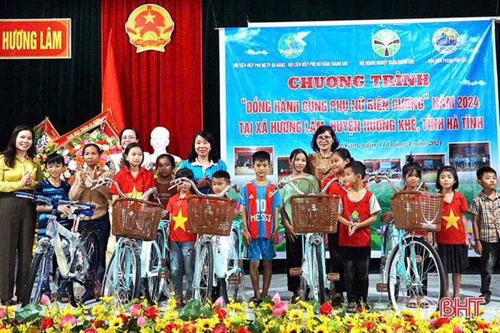 Chăm lo cho phụ nữ và trẻ em nghèo vùng biên: "Mệnh lệnh từ trái tim"- Ảnh 1. Chăm lo cho phụ nữ và trẻ em nghèo vùng biên: "Mệnh lệnh từ trái tim"- Ảnh 1.