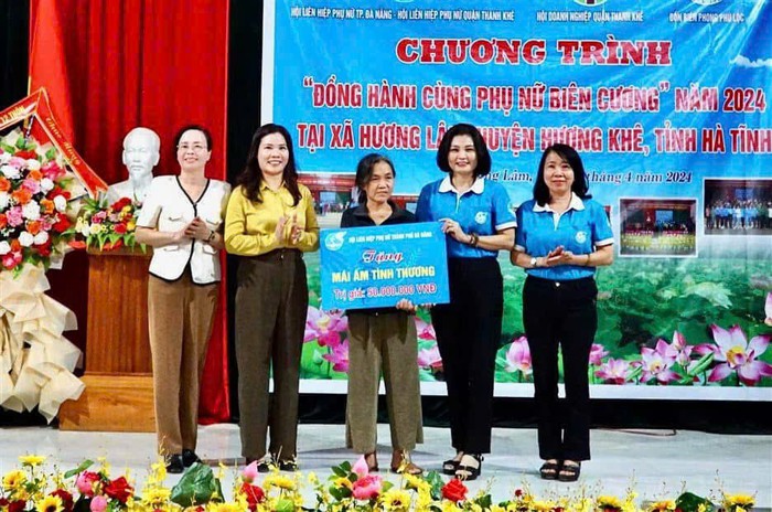 Chăm lo cho phụ nữ và trẻ em nghèo vùng biên: "Mệnh lệnh từ trái tim"- Ảnh 2. Chăm lo cho phụ nữ và trẻ em nghèo vùng biên: "Mệnh lệnh từ trái tim"- Ảnh 2.