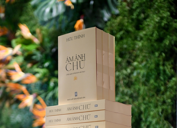 Cuốn sách "Ám ảnh chữ" Cuốn sách "Ám ảnh chữ"