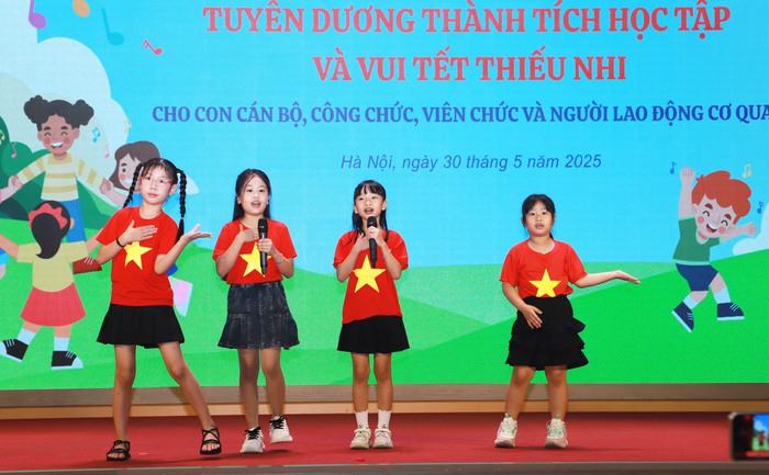 Tuyên dương thành tích học tập của con cán bộ Cơ quan TƯ Hội LHPN Việt Nam- Ảnh 3. Tuyên dương thành tích học tập của con cán bộ Cơ quan TƯ Hội LHPN Việt Nam- Ảnh 3.