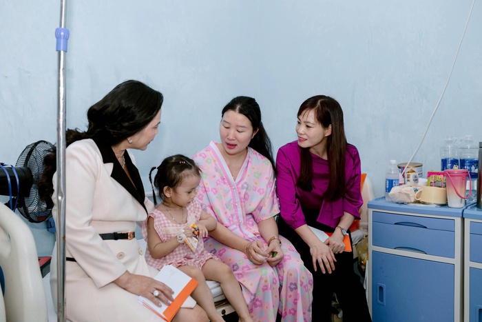"Sóng chữa lành" hỗ trợ điều trị bệnh hiểm nghèo cho trẻ em tại Huế- Ảnh 1. "Sóng chữa lành" hỗ trợ điều trị bệnh hiểm nghèo cho trẻ em tại Huế- Ảnh 1.