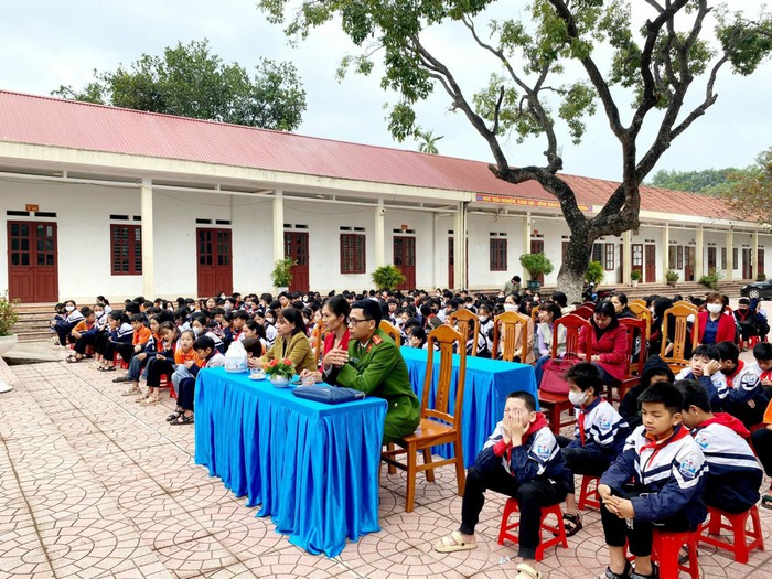Bắc Giang quyết liệt ngăn chặn ma túy len lỏi vào học đường- Ảnh 1. Bắc Giang quyết liệt ngăn chặn ma túy len lỏi vào học đường- Ảnh 1.