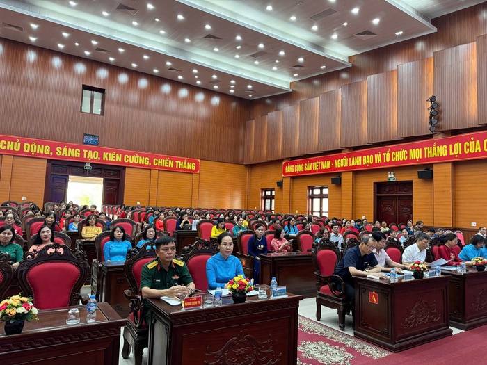 Hội LHPN Hưng Yên biểu dương cán bộ Hội chuyên trách và 31 Chi hội trưởng tiêu biểu- Ảnh 1.