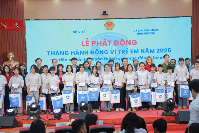 Phát động Tháng hành động vì trẻ em: “Ưu tiên nguồn lực hoàn thành các mục tiêu vì trẻ em”- Ảnh 3. Phát động Tháng hành động vì trẻ em: “Ưu tiên nguồn lực hoàn thành các mục tiêu vì trẻ em”- Ảnh 3.