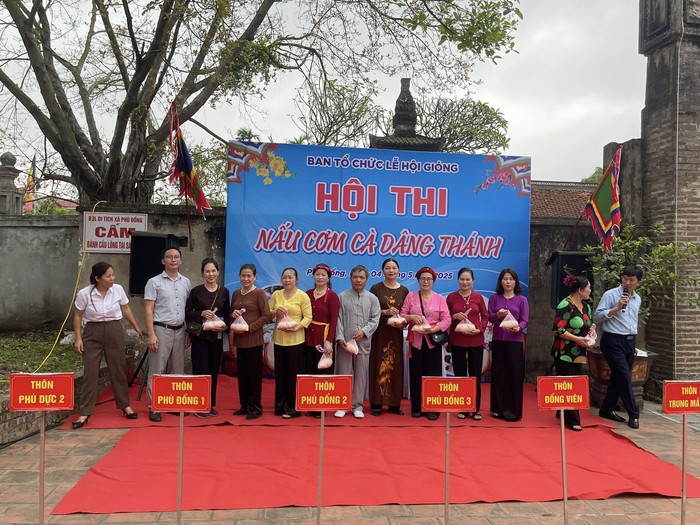 Hàng vạn người nô nức dự ngày khai mạc Hội Gióng Phù Đổng 2025- Ảnh 5. Hàng vạn người nô nức dự ngày khai mạc Hội Gióng Phù Đổng 2025- Ảnh 5.