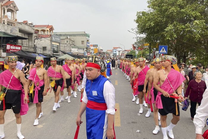 Hàng vạn người nô nức dự ngày khai mạc Hội Gióng Phù Đổng 2025- Ảnh 9. Hàng vạn người nô nức dự ngày khai mạc Hội Gióng Phù Đổng 2025- Ảnh 9.