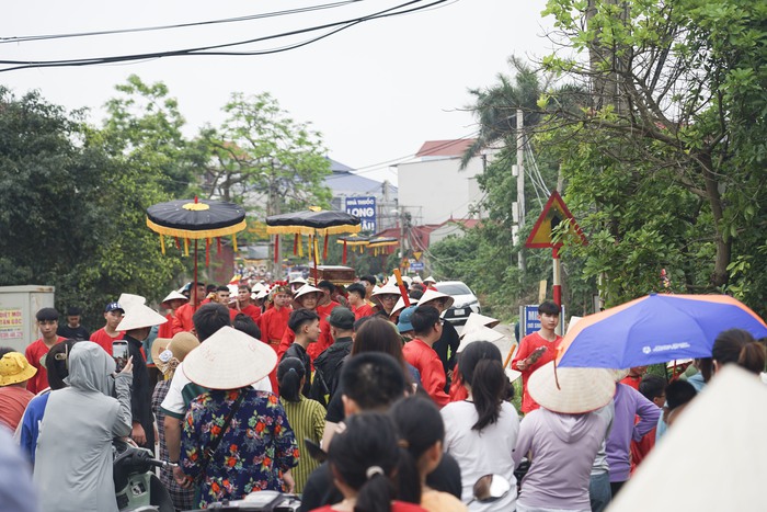 Hàng vạn người nô nức dự ngày khai mạc Hội Gióng Phù Đổng 2025- Ảnh 12. Hàng vạn người nô nức dự ngày khai mạc Hội Gióng Phù Đổng 2025- Ảnh 12.