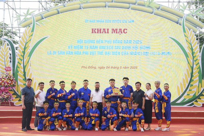Hàng vạn người nô nức dự ngày khai mạc Hội Gióng Phù Đổng 2025- Ảnh 6. Hàng vạn người nô nức dự ngày khai mạc Hội Gióng Phù Đổng 2025- Ảnh 6.