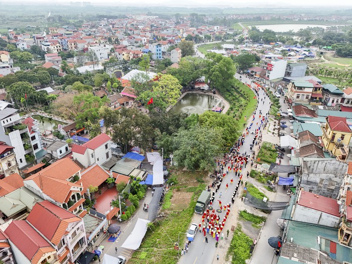 Hàng vạn người nô nức dự ngày khai mạc Hội Gióng Phù Đổng 2025- Ảnh 1. Hàng vạn người nô nức dự ngày khai mạc Hội Gióng Phù Đổng 2025- Ảnh 1.