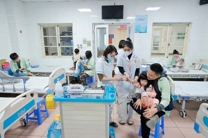 Miễn viện phí - bước tiến quan trọng của công bằng xã hội- Ảnh 1. Miễn viện phí - bước tiến quan trọng của công bằng xã hội- Ảnh 1.