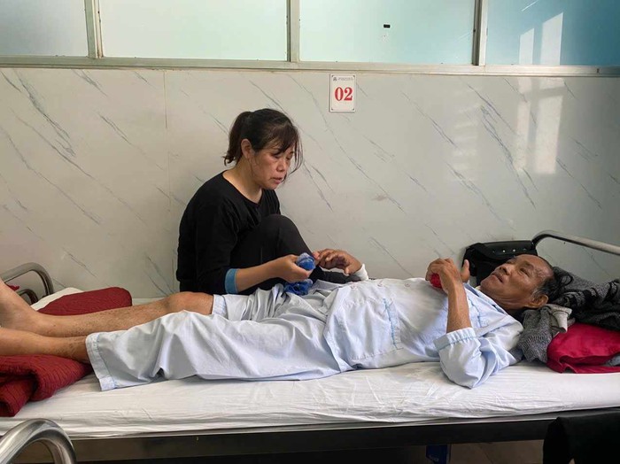 Nữ giáo viên có chồng, con mắc bệnh hiểm nghèo nhận hơn 91 triệu đồng từ độc giả hảo tâm- Ảnh 1. Nữ giáo viên có chồng, con mắc bệnh hiểm nghèo nhận hơn 91 triệu đồng từ độc giả hảo tâm- Ảnh 1.