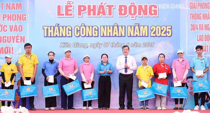 Đồng bằng sông Cửu Long: Nhiều hoạt động ý nghĩa hưởng ứng Tháng công nhân 2025- Ảnh 1. Đồng bằng sông Cửu Long: Nhiều hoạt động ý nghĩa hưởng ứng Tháng công nhân 2025- Ảnh 1.