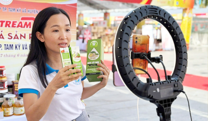 Tinh gọn tổ chức - Hướng về cơ sở - Bài 2: Thoát hành chính hóa để không xa hội viên- Ảnh 1. Tinh gọn tổ chức - Hướng về cơ sở - Bài 2: Thoát hành chính hóa để không xa hội viên- Ảnh 1.