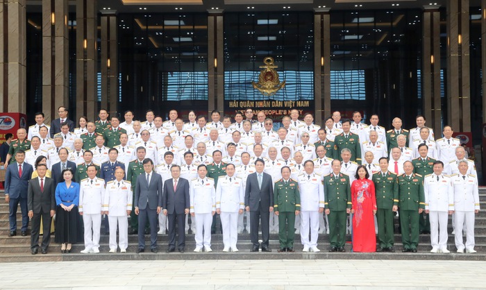 Hải quân Nhân dân Việt Nam đón nhận Huân chương Hồ Chí Minh- Ảnh 2. Hải quân Nhân dân Việt Nam đón nhận Huân chương Hồ Chí Minh- Ảnh 2.