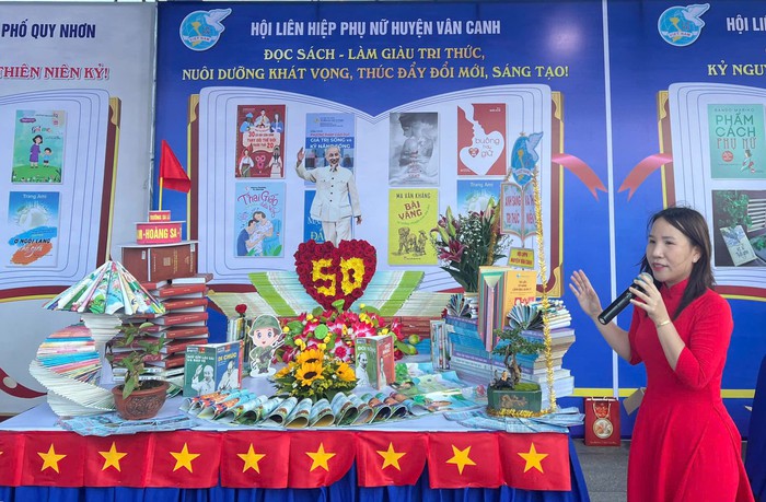 Phụ nữ Bình Định thi trưng bày sách và dân vũ năm 2025- Ảnh 4. Phụ nữ Bình Định thi trưng bày sách và dân vũ năm 2025- Ảnh 4.