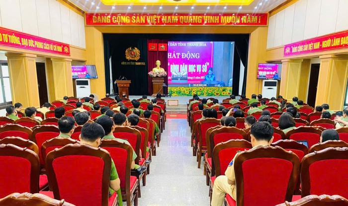 Thanh Hóa: Phong trào "Bình dân học vụ số" sẽ triển khai đến từng thôn, bản- Ảnh 2. Thanh Hóa: Phong trào "Bình dân học vụ số" sẽ triển khai đến từng thôn, bản- Ảnh 2.