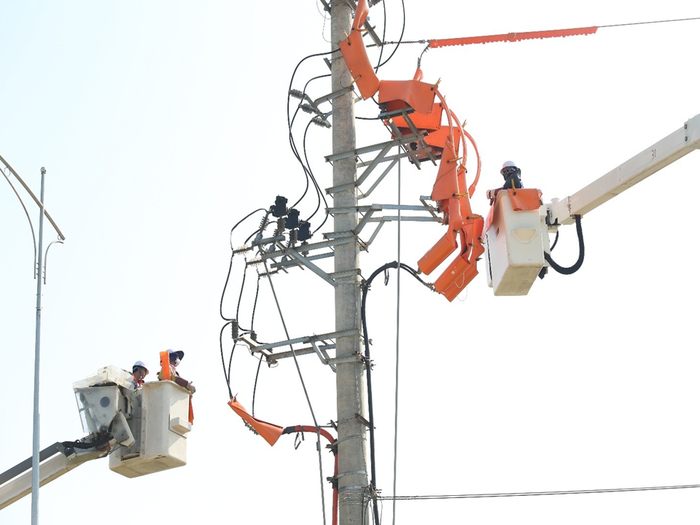 Điện lực miền Bắc đảm bảo cung cấp điện an toàn và ổn định mùa nắng nóng- Ảnh 1. Điện lực miền Bắc đảm bảo cung cấp điện an toàn và ổn định mùa nắng nóng- Ảnh 1.