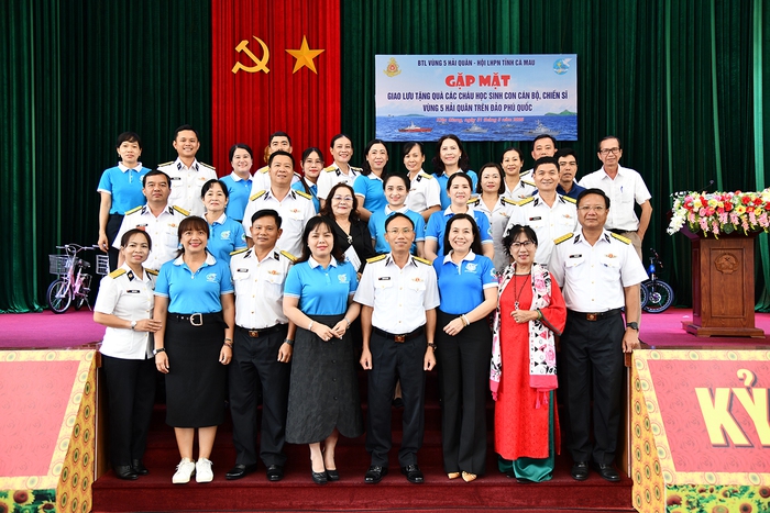 Cà Mau: Hội Liên hiệp phụ nữ tỉnh mang yêu thương đến đảo xa- Ảnh 3. Cà Mau: Hội Liên hiệp phụ nữ tỉnh mang yêu thương đến đảo xa- Ảnh 3.