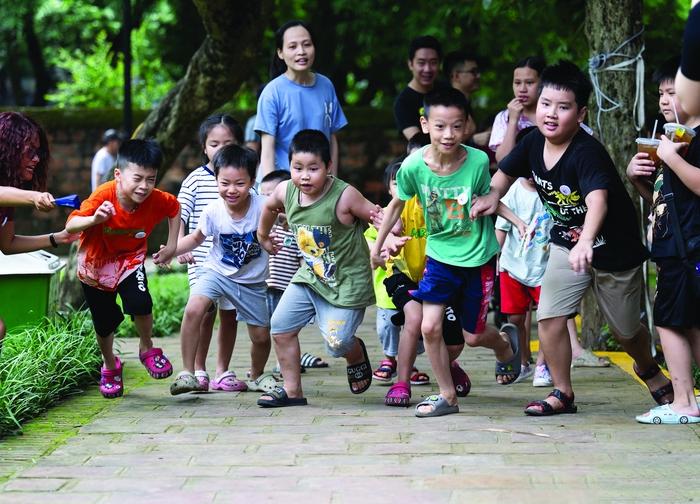 Ngày Quốc tế vui chơi (11/6): Hướng đến một thế giới nơi mọi trẻ em được vui chơi- Ảnh 2. Ngày Quốc tế vui chơi (11/6): Hướng đến một thế giới nơi mọi trẻ em được vui chơi- Ảnh 2.