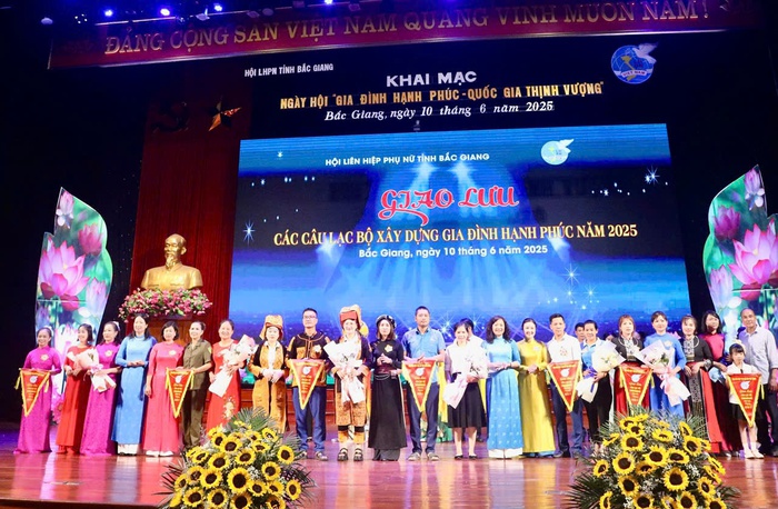 Bắc Giang: Rộn ràng Ngày hội Gia đình hạnh phúc năm 2025- Ảnh 1. Bắc Giang: Rộn ràng Ngày hội Gia đình hạnh phúc năm 2025- Ảnh 1.