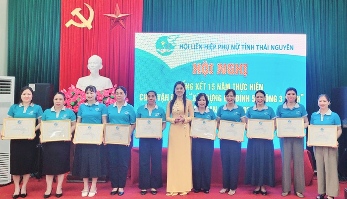Thái Nguyên: Tổng kết 15 năm thực hiện cuộc vận động "Xây dựng gia đình 5 không, 3 sạch"- Ảnh 1. Thái Nguyên: Tổng kết 15 năm thực hiện cuộc vận động "Xây dựng gia đình 5 không, 3 sạch"- Ảnh 1.