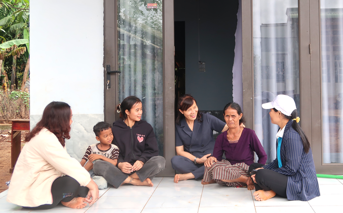 "Sách hay về làng, bàn học tặng em" mang thông tin đến với trẻ em dân tộc thiểu số - Ảnh 1. "Sách hay về làng, bàn học tặng em" mang thông tin đến với trẻ em dân tộc thiểu số - Ảnh 1.